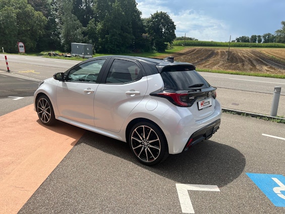 Vehicle image 21