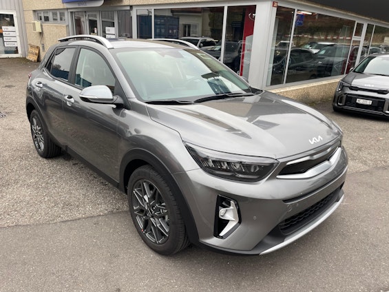 First vehicle image