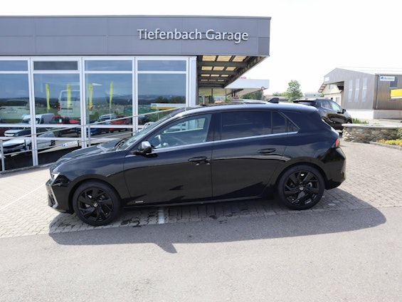 First vehicle image