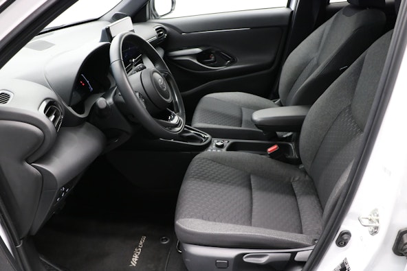 Vehicle image 6