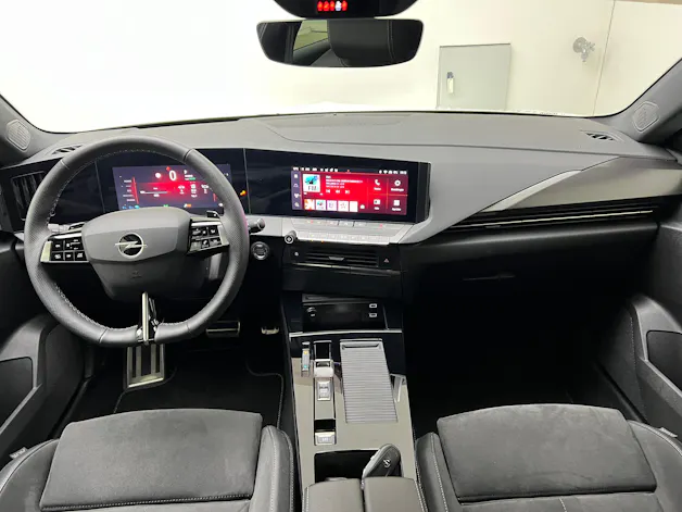 Opel Astra 1.6 T PHEV 180 Swiss Plus / ab 3,99% Leasing bei Abschluss einer Protect Autoversicherung