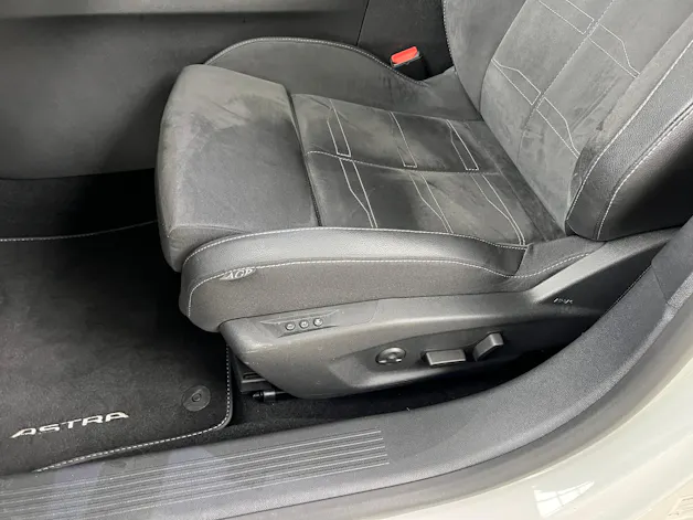 Opel Astra 1.6 T PHEV 180 Swiss Plus / ab 3,99% Leasing bei Abschluss einer Protect Autoversicherung
