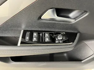 Opel Astra 1.6 T PHEV 180 Swiss Plus / ab 3,99% Leasing bei Abschluss einer Protect Autoversicherung