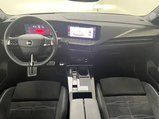 Opel Astra 1.6 T PHEV 180 Swiss Plus / ab 3,99% Leasing bei Abschluss einer Protect Autoversicherung