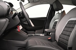 Vehicle image CITROEN C4 1.2 Hybrid You+