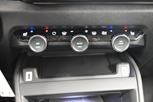 Vehicle image CITROEN C4 1.2 Hybrid You+