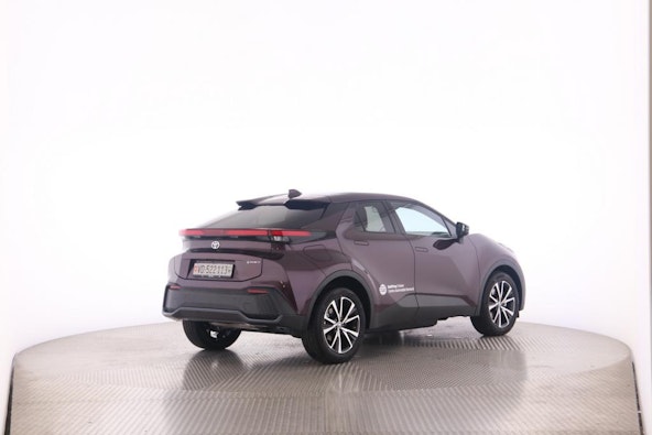 Vehicle image 16