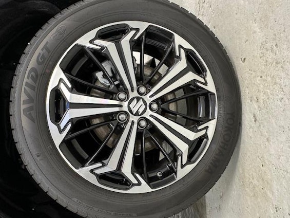 Vehicle image 14