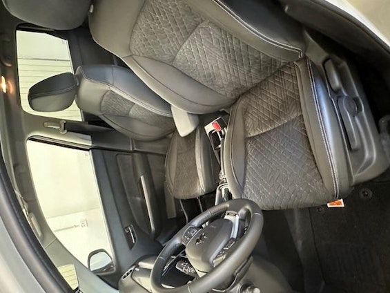 Vehicle image 5 Vehicle image 5