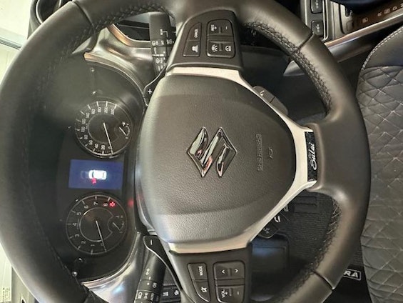 Vehicle image 8 Vehicle image 8