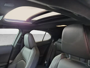 https://vehicle.imgix.net/3786629/36cfef25-895c-43dd-ac43-4bf5916dbf93.jpg