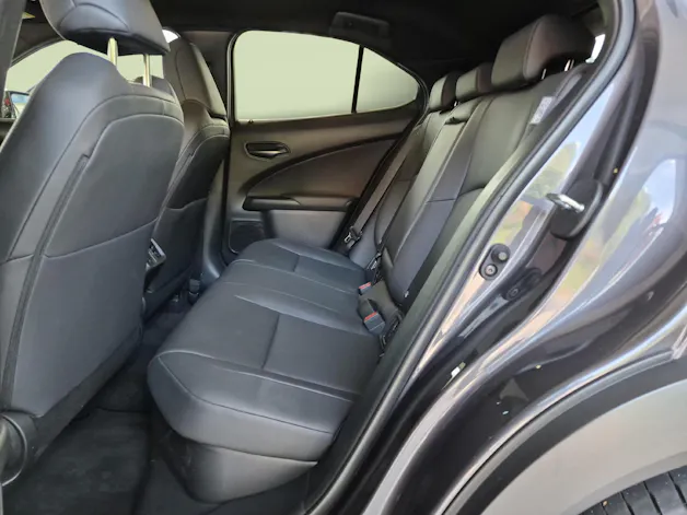 Lexus UX 250h F-Line - Ruote invernali incluse nel prezzo