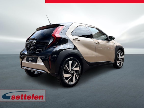 Vehicle image 5 Vehicle image 5