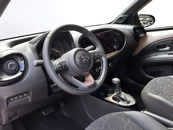 Vehicle image 10 Vehicle image 10