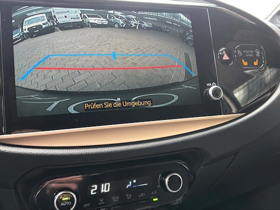 Vehicle image 13 Vehicle image 13