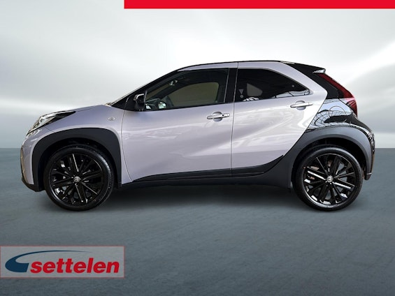 Vehicle image 7