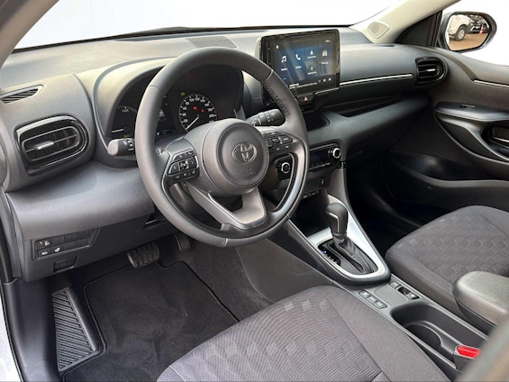 Vehicle image 10
