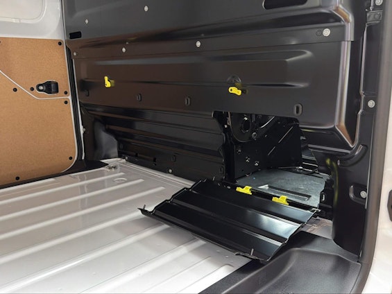 Vehicle image 17 Vehicle image 17