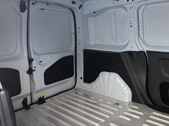 Vehicle image 14 Vehicle image 14