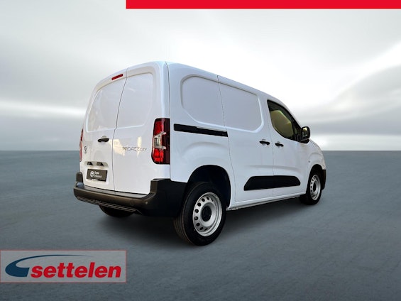 Vehicle image 4 Vehicle image 4