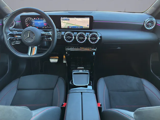 MERCEDES-BENZ A 180 AMG Line