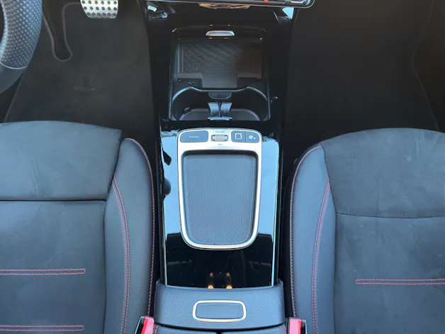 MERCEDES-BENZ A 180 AMG Line