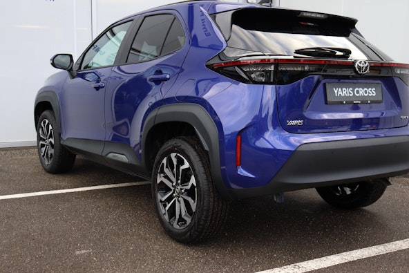 Vehicle image 6
