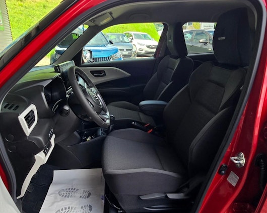 Vehicle image 18 Vehicle image 18