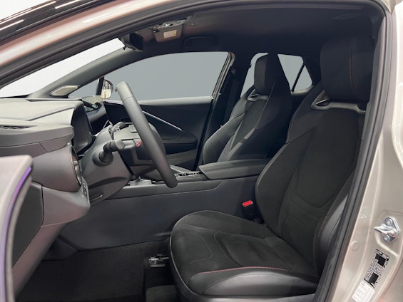 Vehicle image 9 Vehicle image 9