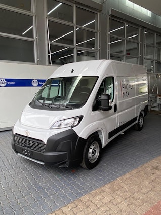 First vehicle image
