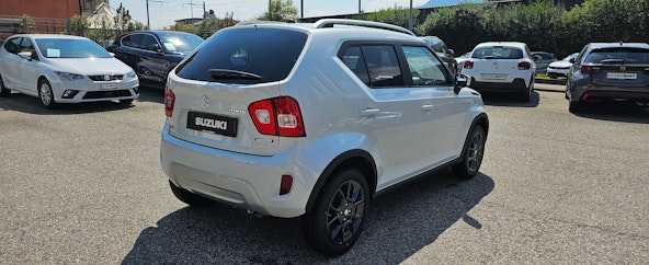 Vehicle image 17