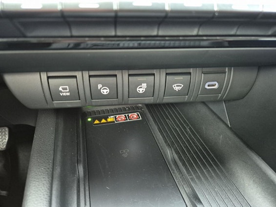 Vehicle image 18 Vehicle image 18