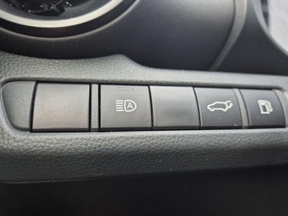 Vehicle image 17 Vehicle image 17