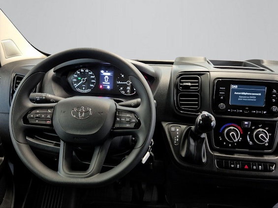 Vehicle image 4 Vehicle image 4