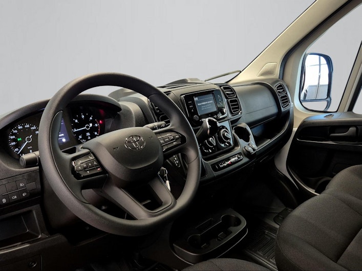 Vehicle image TOYOTA PROACE MAX