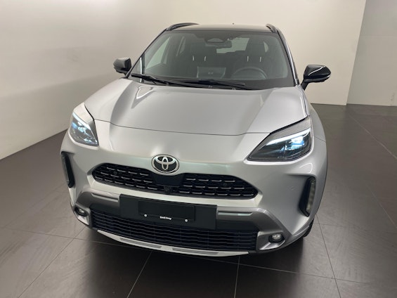 First vehicle image