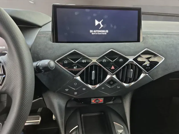 DS Automobiles 3 Hybrid 145ch Automatique Ligne Noire