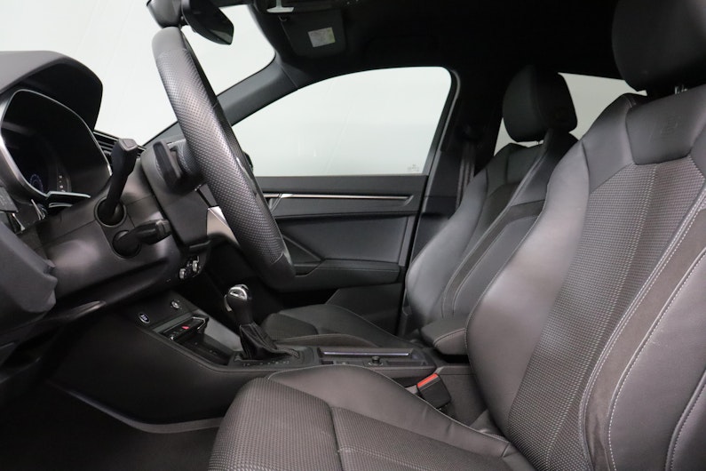 Vehicle image AUDI Q3