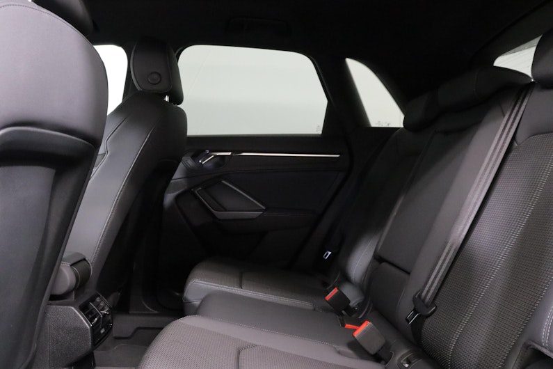 Vehicle image AUDI Q3