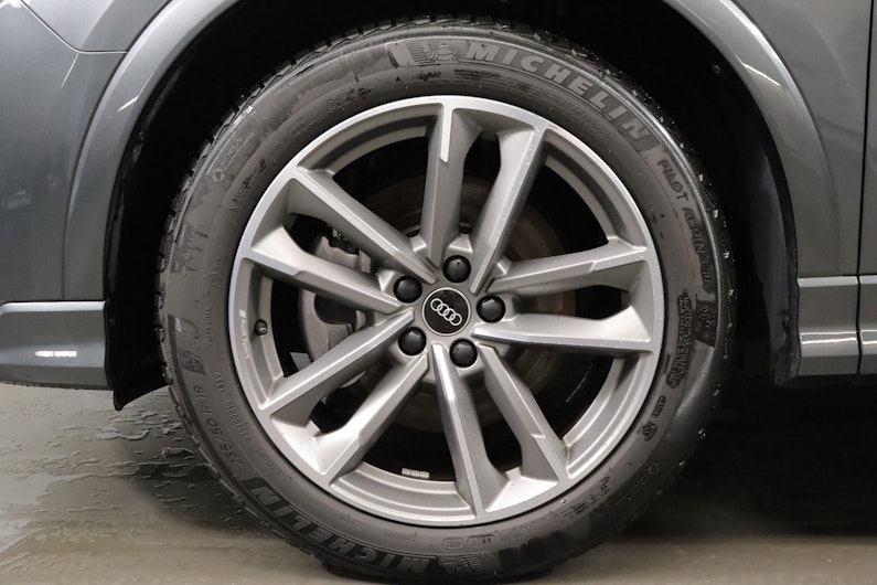 Vehicle image AUDI Q3