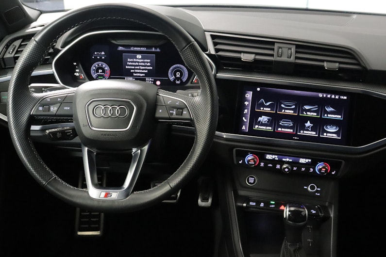 Vehicle image AUDI Q3