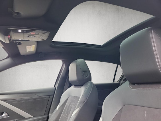 Vehicle image 12 Vehicle image 12