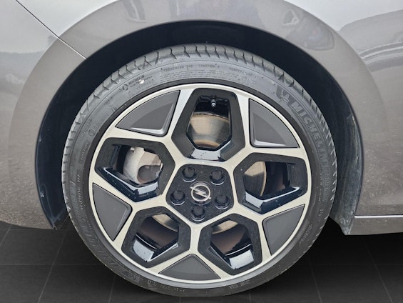 Vehicle image 14 Vehicle image 14