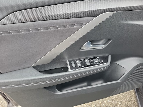 Vehicle image 8 Vehicle image 8