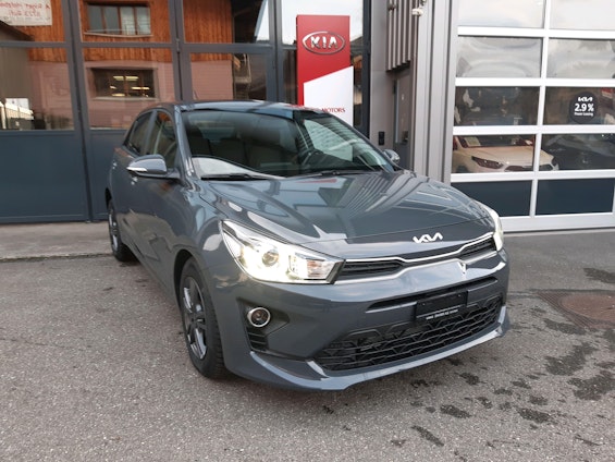 First vehicle image
