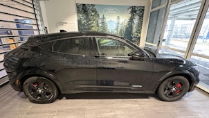 Vehicle image FORD Mustang Mach-E Standard AWD