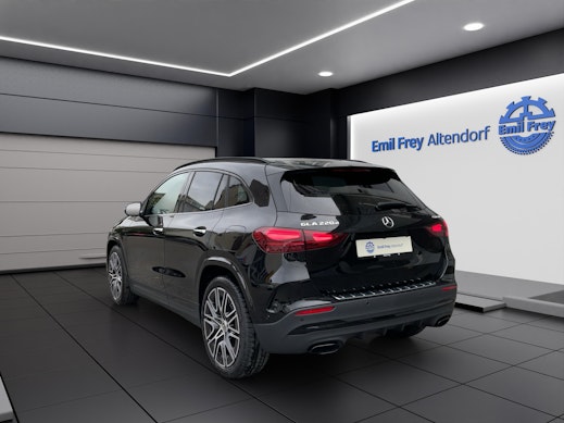 MERCEDES-BENZ GLA 220 d Swiss Star AMG Line 4matic 3