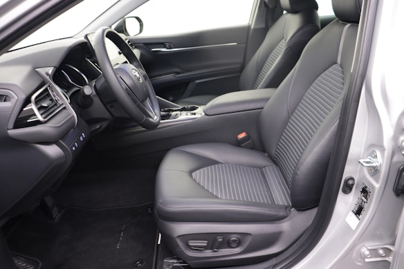 TOYOTA Camry 2.5 HSD Business 2