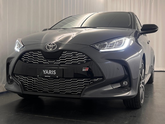 First vehicle image