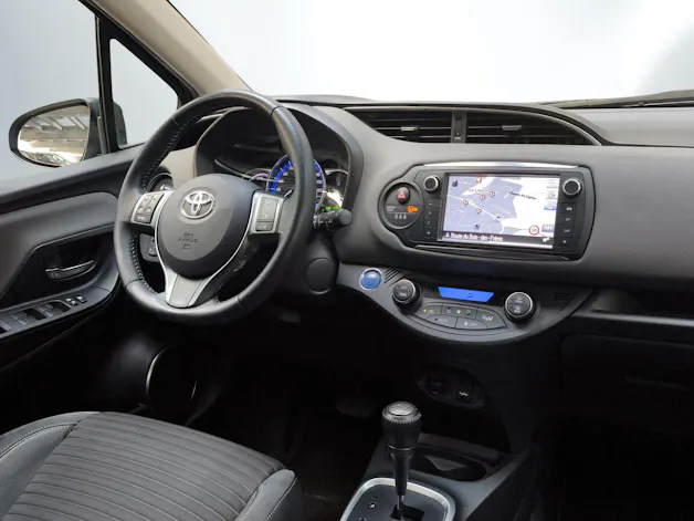 Toyota Yaris 1.5 VVT-i HSD Sol Premium